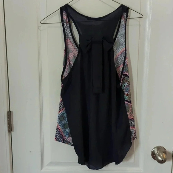 JULIE'S closet women's tank top - Picture 3 of 8